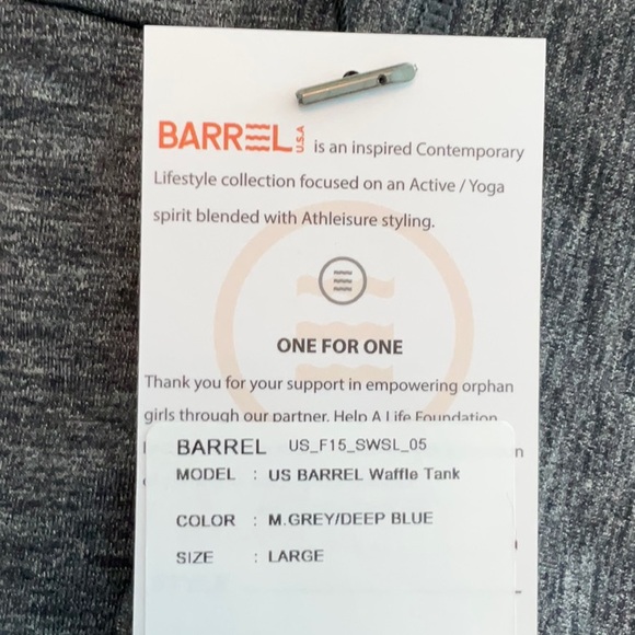 Barrel yoga fitness top. NWT ,size L. Fits C-D cup. Grey , high quality fabric - Picture 6 of 7